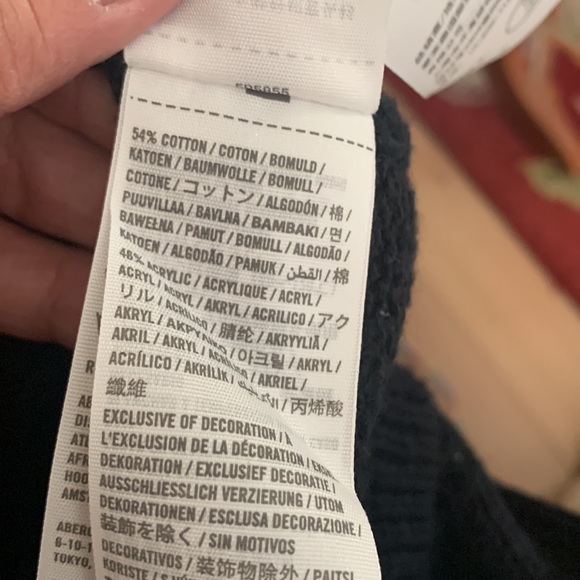 GILLY Hicks NWOT  sweater M/L - Picture 3 of 3